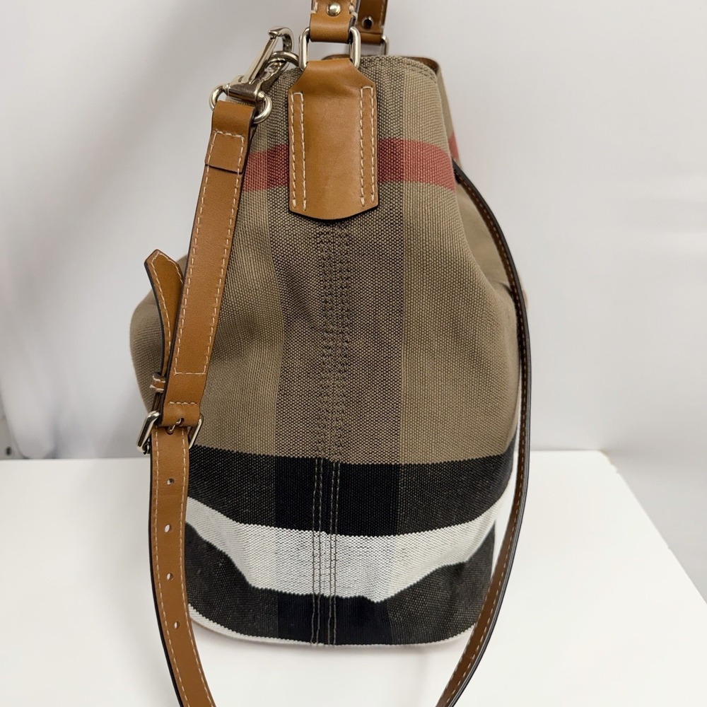 Burberry Medium Bucket Susanna Bag Purse Inner Pouch $695.00 Receipt Sleeper Bag - Picture 5 of 16